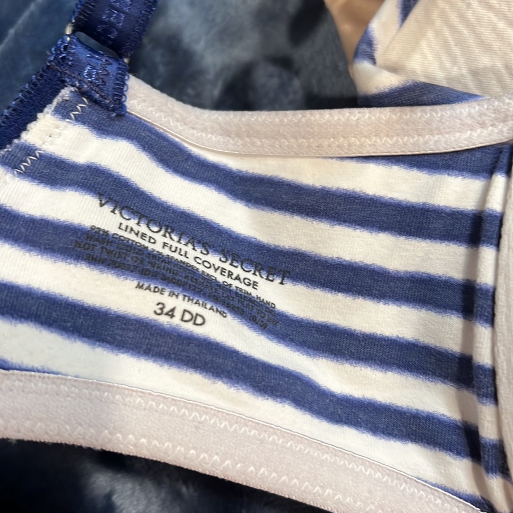 Victoria Secret 3 Bras bundle - Picture 3 of 8